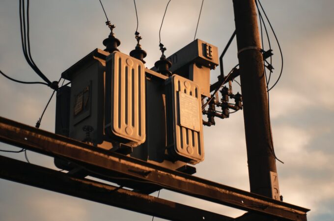Na czym polega usuwanie kolizji elektroenergetycznych SN i nN?