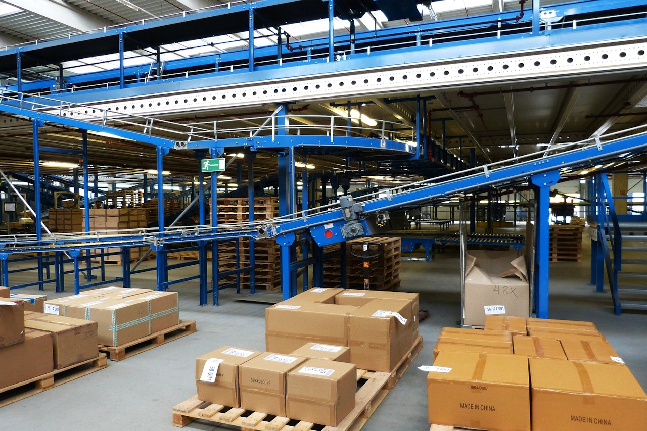 zastosowanie tasm transportowych w fabrykach