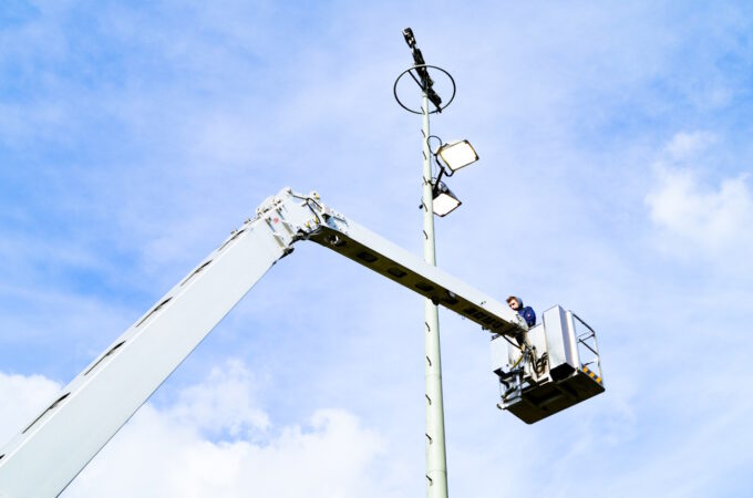 Na czym polega obsługa podnośników ramienno-teleskopowych?