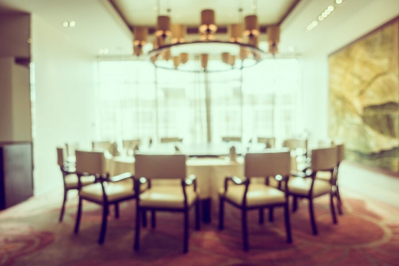 krzesla w restauracji